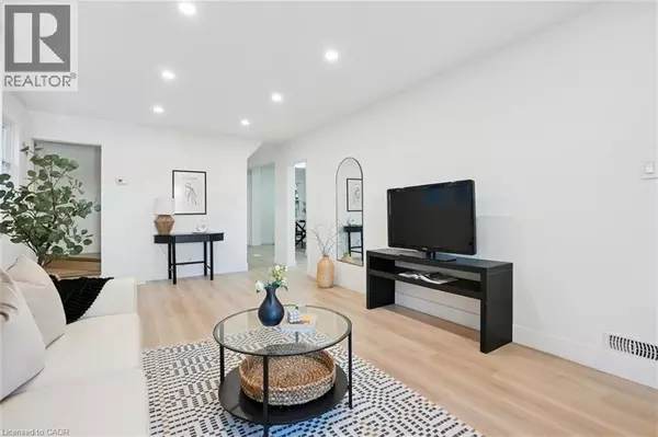 Hamilton, ON L8K2X1,41 CAMERON Avenue S