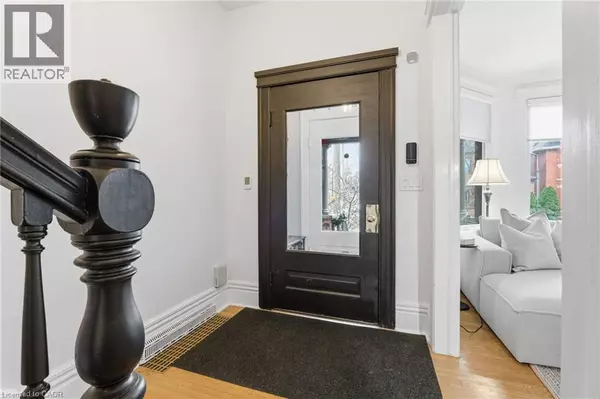 Hamilton, ON L8P2K3,141 MARKLAND Street