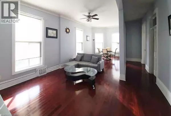 Hamilton, ON L8N2L2,83 WALNUT Street S Unit# upper level