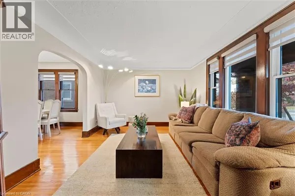 Windsor, ON N8W2R3,2209 LINCOLN Road