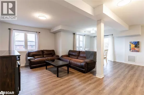 Barrie, ON L4M0H3,141 SYDENHAM WELLS #2