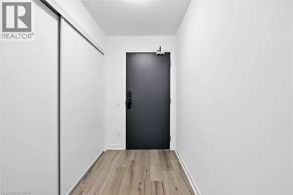 Oakville, ON L6M4M2,405 DUNDAS ST West #PH06