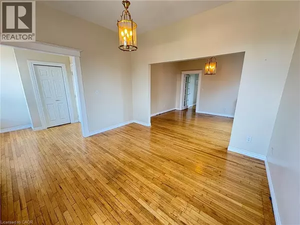 Hamilton, ON L8L1A3,55 BARTON ST West #3