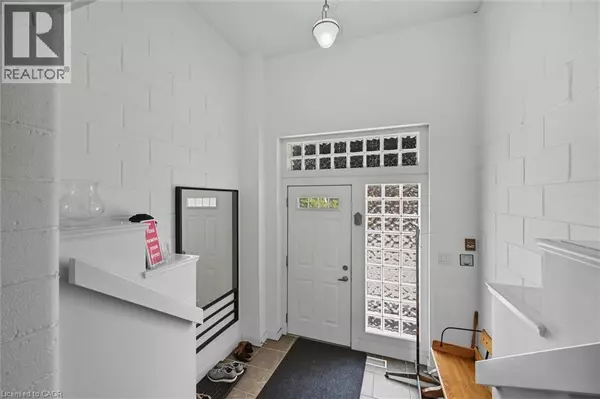 Grimsby, ON L3M3H2,49 ONTARIO ST #1