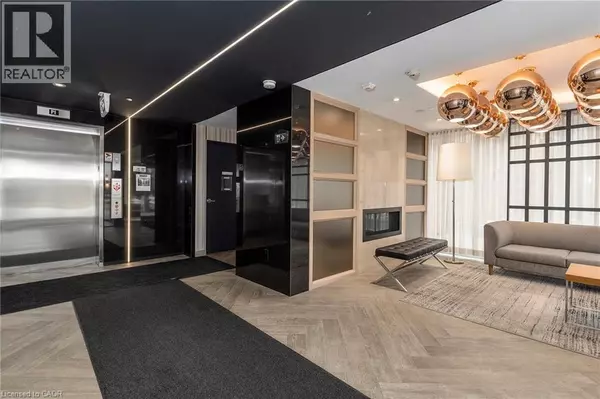 Oakville, ON L6H0W3,150 SABINA DR #316