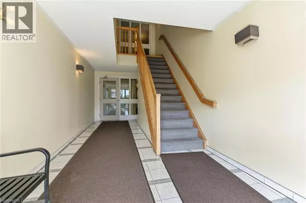 Burlington, ON L7M3X5,3050 PINEMEADOW DR #16