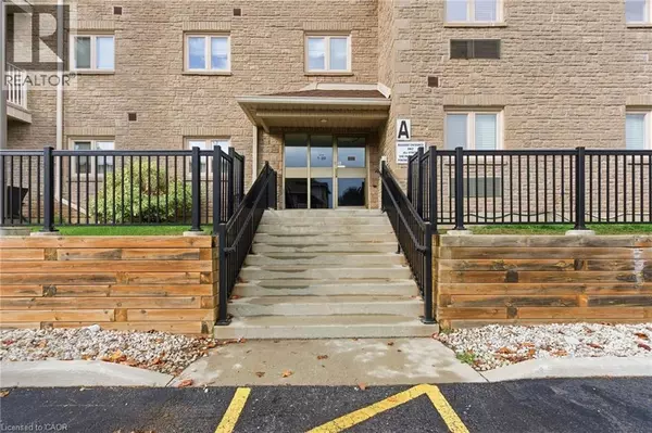 Burlington, ON L7M3X5,3050 PINEMEADOW DR #16