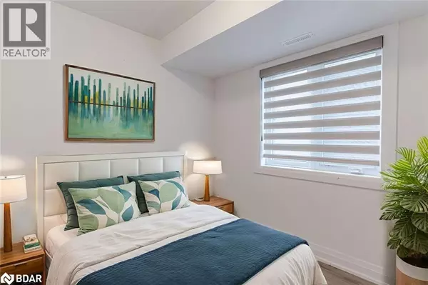 Barrie, ON L9J0V6,23 HAY LN #5