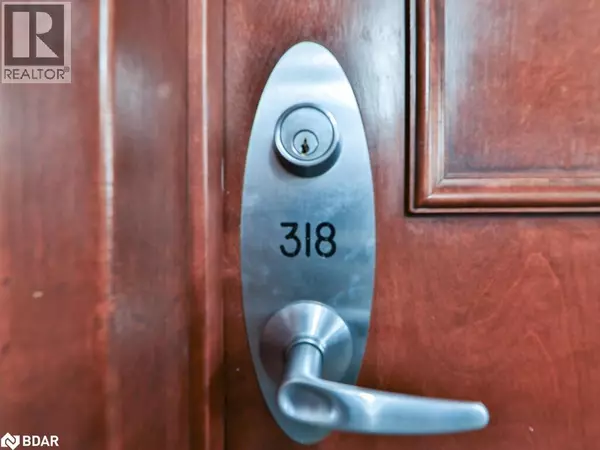 Toronto, ON M5H4C9,168 SIMCOE ST #318