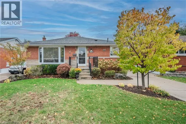 Hamilton, ON L8T1X3,30 WILDEWOOD Avenue