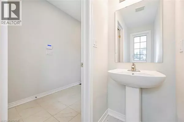 Hamilton, ON L9A4T1,20 JELLICOE Court