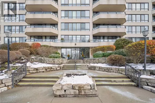 Kitchener, ON N2H6S3,2 LANCASTER ST East #406