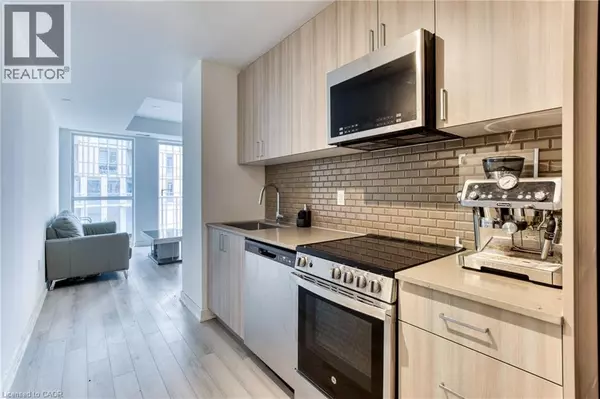 Oakville, ON L6H8C7,1005 DUNDAS ST #207