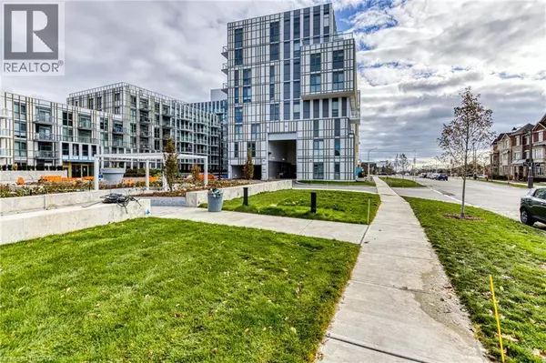 Oakville, ON L6H8C7,1005 DUNDAS ST #207