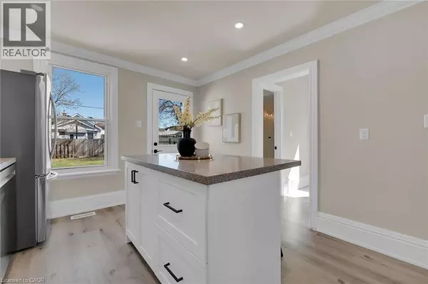 Hamilton, ON L8H4N4,70 ROBINS Avenue