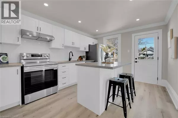 Hamilton, ON L8H4N4,70 ROBINS Avenue