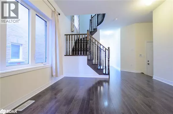 Barrie, ON L4N5K4,15 FORSYTH Crescent