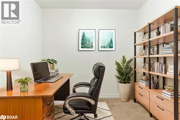 Barrie, ON L4N9R2,6 TORONTO ST #1005