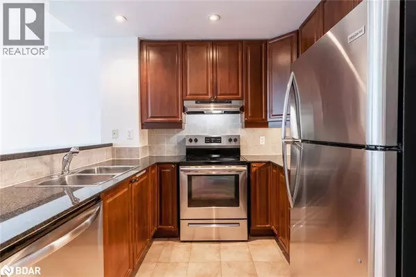 Barrie, ON L4N9R2,6 TORONTO ST #1005