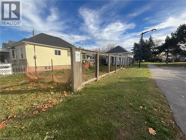 Hamilton, ON L8H5B5,230 COPE Street