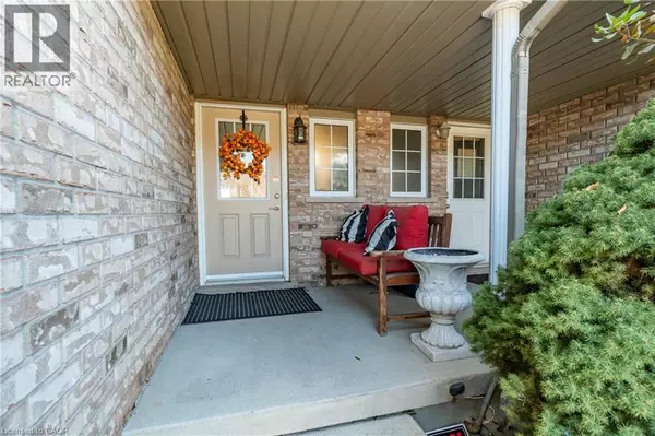 Kitchener, ON N2E4C9,102 DONNENWERTH Drive