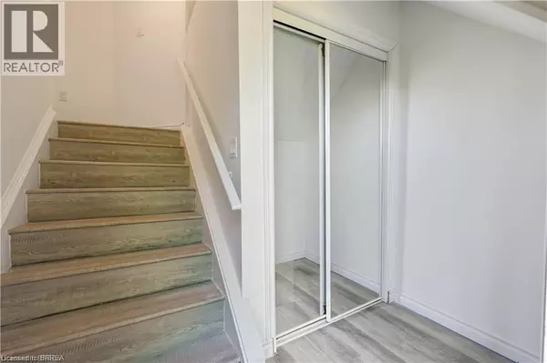 Brantford, ON N3S3H3,16 ARTHUR ST #4C