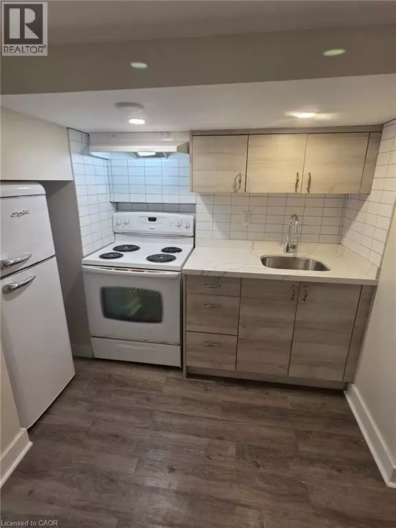 Hamilton, ON L8L1R6,8 NIGHTINGALE Street