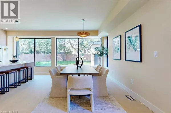 Toronto, ON M3H3M2,28 DUNSMORE Garden