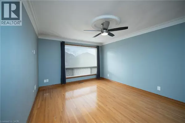 Hamilton, ON L8W1C7,123 ELEANOR AVE #Main