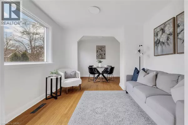 Cambridge, ON N1R3A4,14 MARTIN Avenue