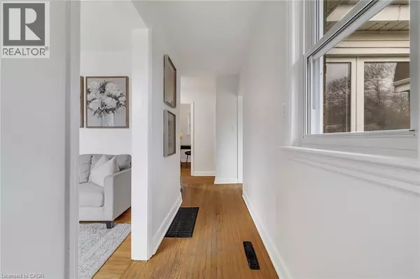 Cambridge, ON N1R3A4,14 MARTIN Avenue