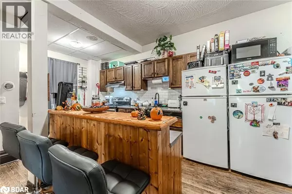 Barrie, ON L4N3E3,81 INNISFIL Street