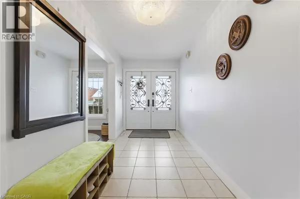 Brantford, ON N3T0A8,17 HOODLESS Court