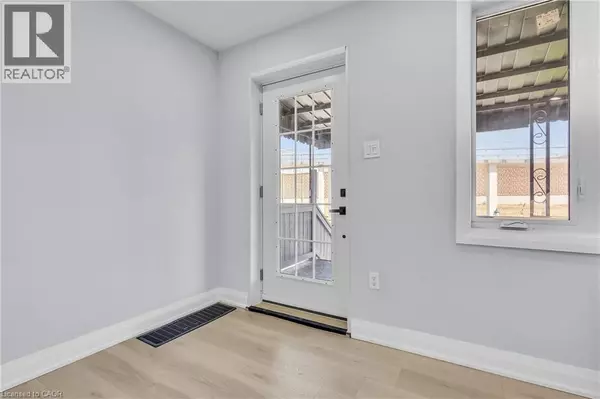 Kitchener, ON N2M4N7,84 AVALON Place