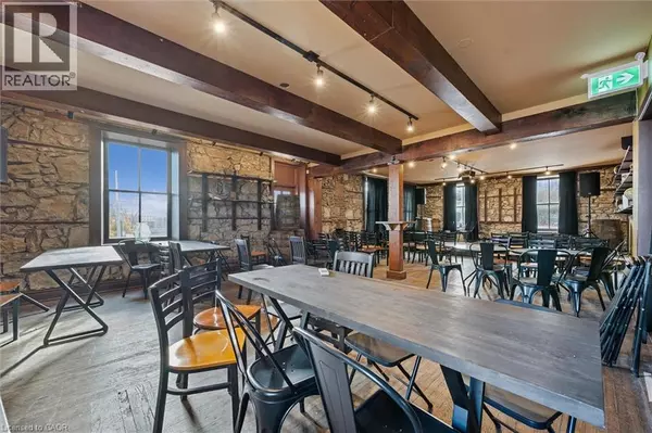 Guelph, ON N1H4J1,49 NORFOLK ST #B