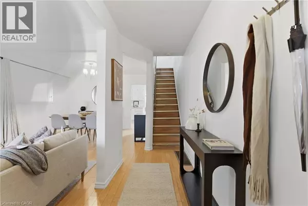 Hamilton, ON L8L2M5,70 ROSEMONT Avenue