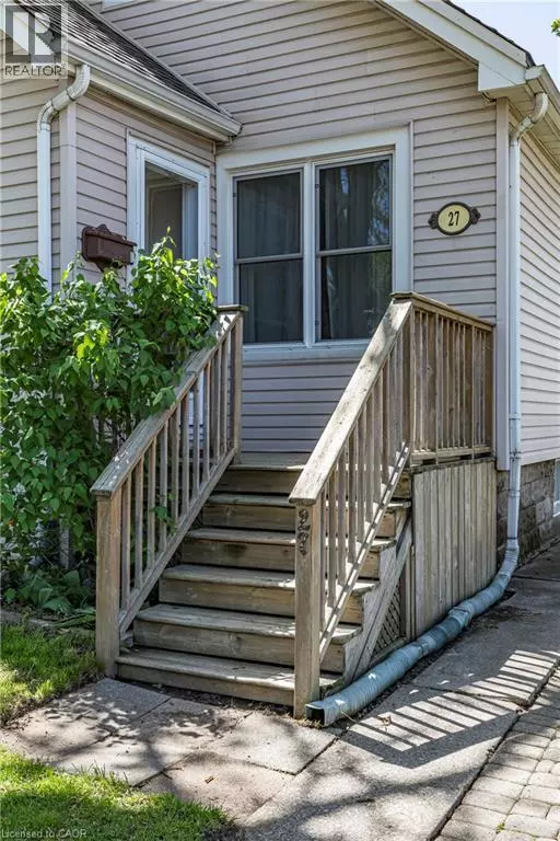 Hamilton, ON L8H5A3,27 BARONS Avenue N