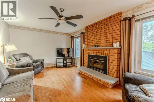 Barrie, ON L4M6C9,44 CARDINAL Street