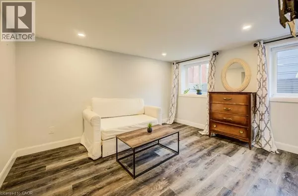 Kitchener, ON N2H5Y6,604 GUELPH Street