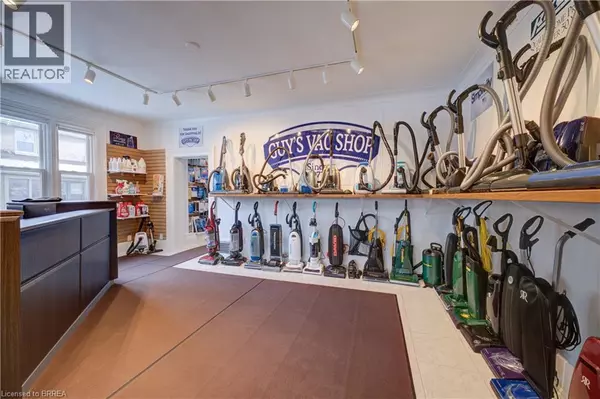 Brantford, ON N3T3J1,203 BRANT AVE #1