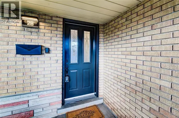 Kitchener, ON N2B1S6,28 PEACHWOOD Court