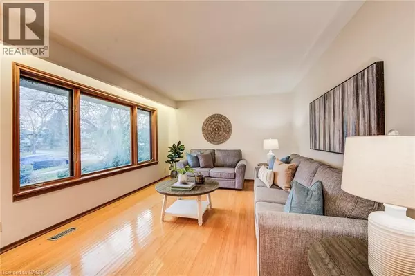 Kitchener, ON N2B1S6,28 PEACHWOOD Court