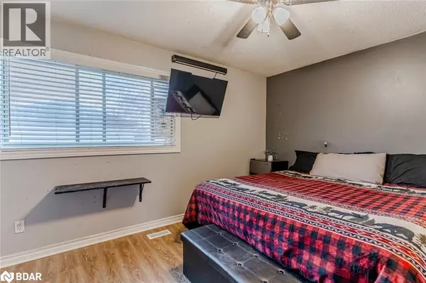 Innisfil, ON L9S1X6,2185 FERGUSON Street