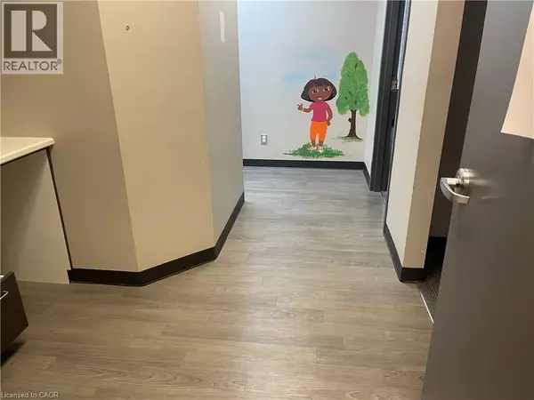 Cambridge, ON N1R7J9,695 CORONATION BLVD #9