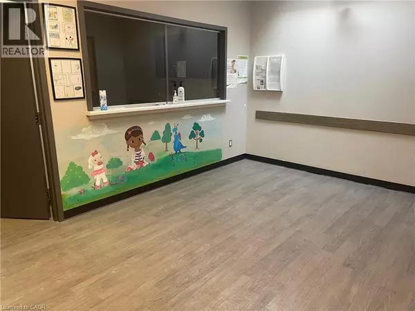 Cambridge, ON N1R7J9,695 CORONATION BLVD #9