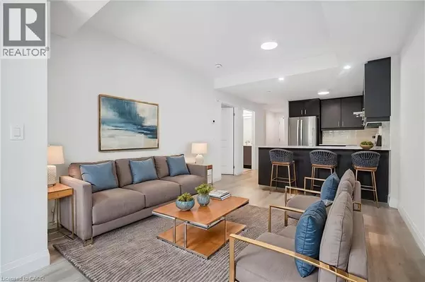 Ancaster, ON L9G1N4,153 WILSON ST West #124