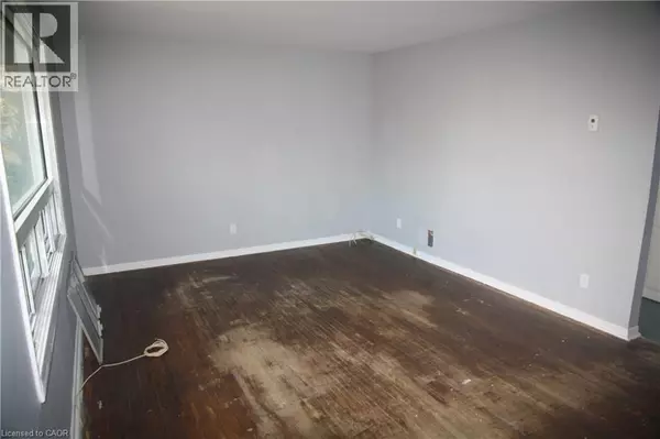 Dunnville, ON N1A2P2,135 ELIZABETH Crescent