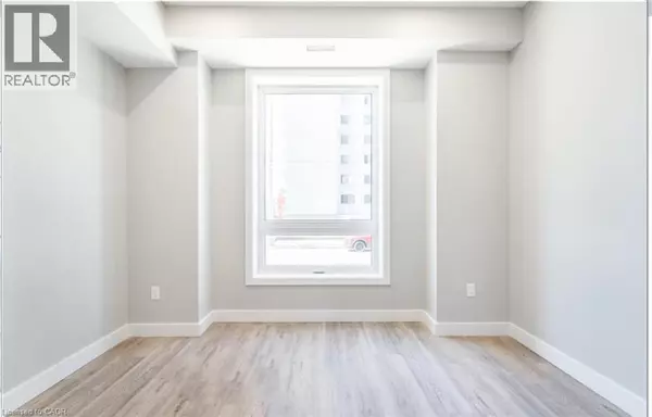 Hamilton, ON L8R1N3,102 WELLINGTON ST North #2