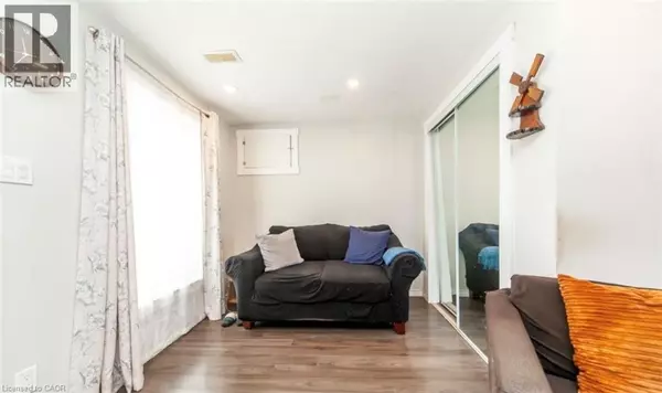 Hamilton, ON L8H4M5,13 ROBINS Avenue