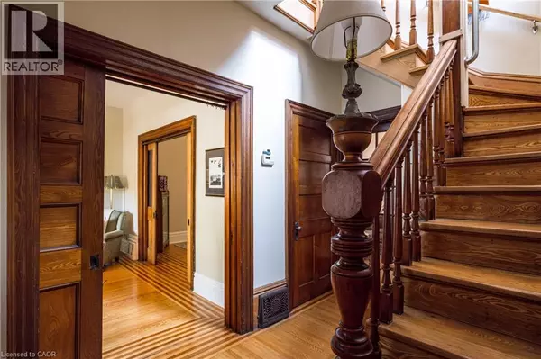 Hamilton, ON L8P2E3,219 CHARLTON Avenue W